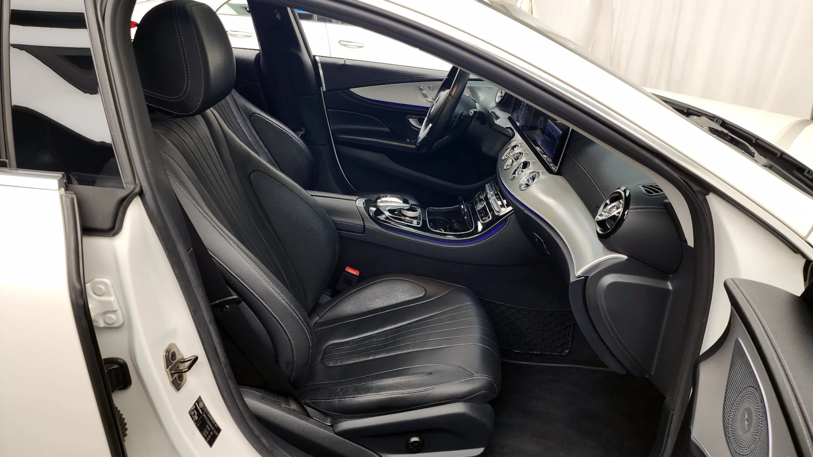 Mercedes-Benz CLS CLS400d 4MATIC | HUD | 360  | MEMORY, снимка 15 - Автомобили и джипове - 55423502