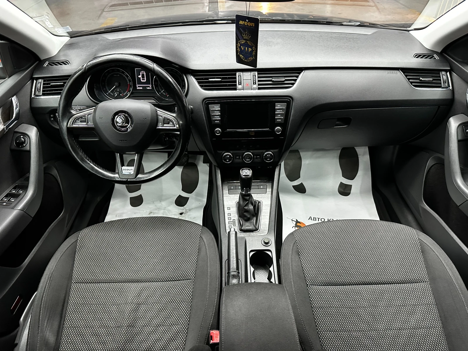 Skoda Octavia Scout 2.0d 184 к.с./4x4/ГАРАНЦИЯ, снимка 10 - Автомобили и джипове - 55888078