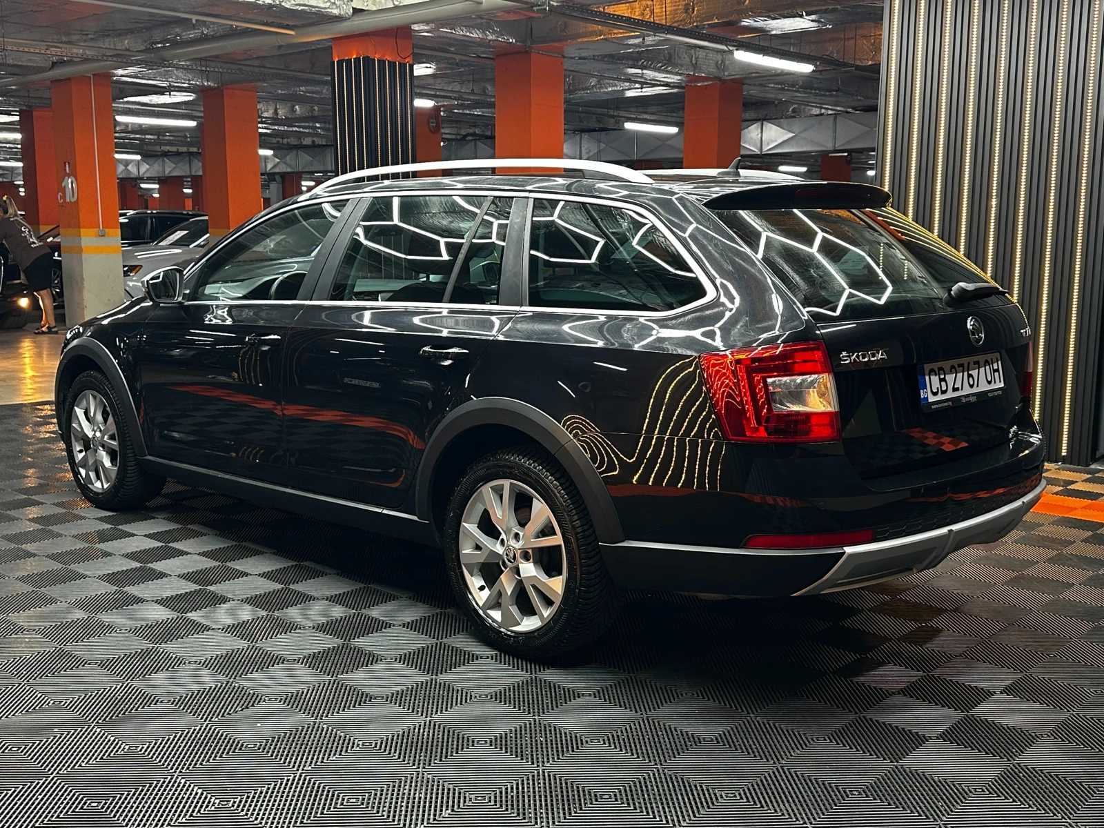 Skoda Octavia Scout 2.0d 184 к.с./4x4/ГАРАНЦИЯ, снимка 6 - Автомобили и джипове - 55888078