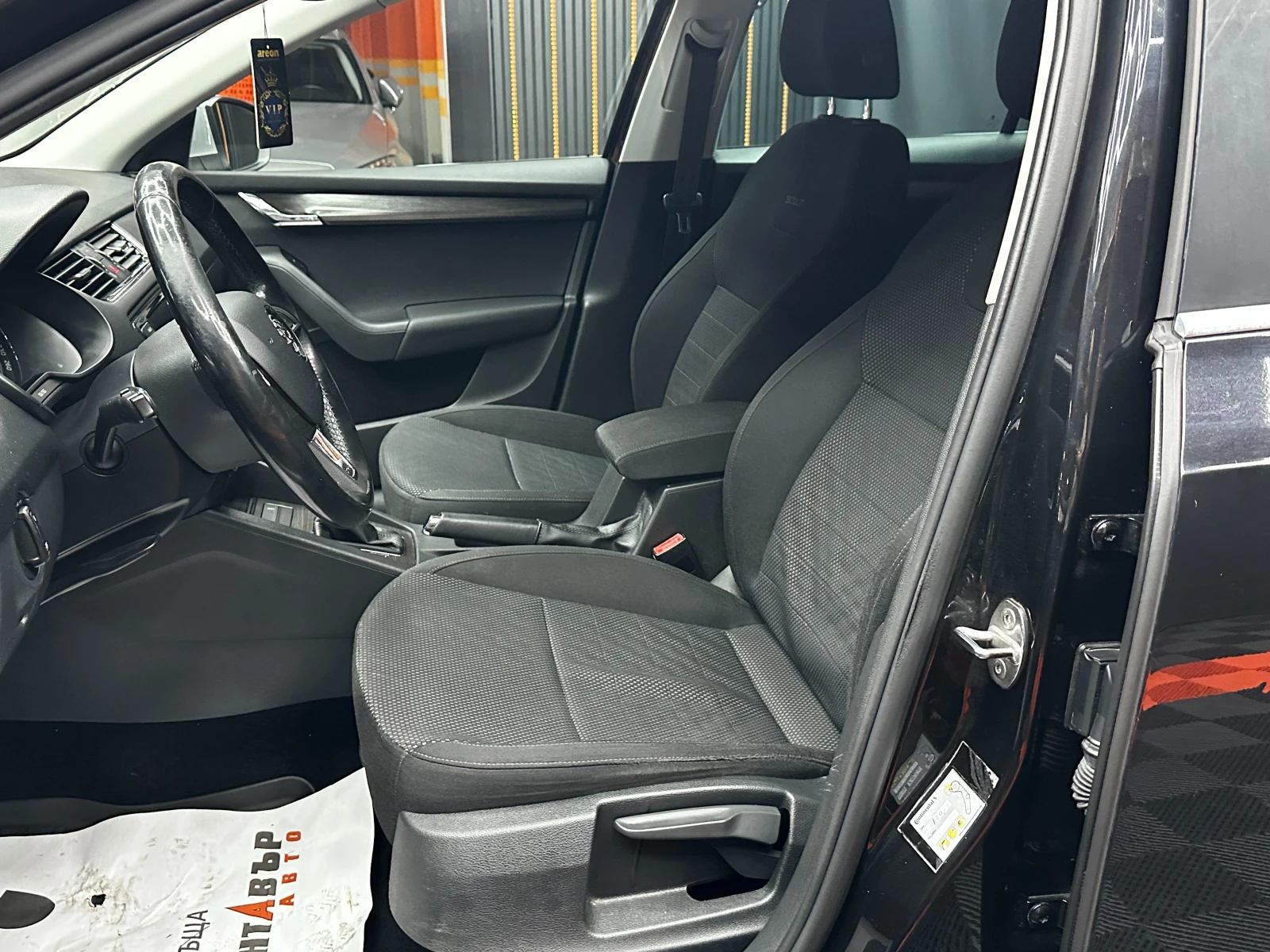 Skoda Octavia Scout 2.0d 184 к.с./4x4/ГАРАНЦИЯ, снимка 8 - Автомобили и джипове - 55888078