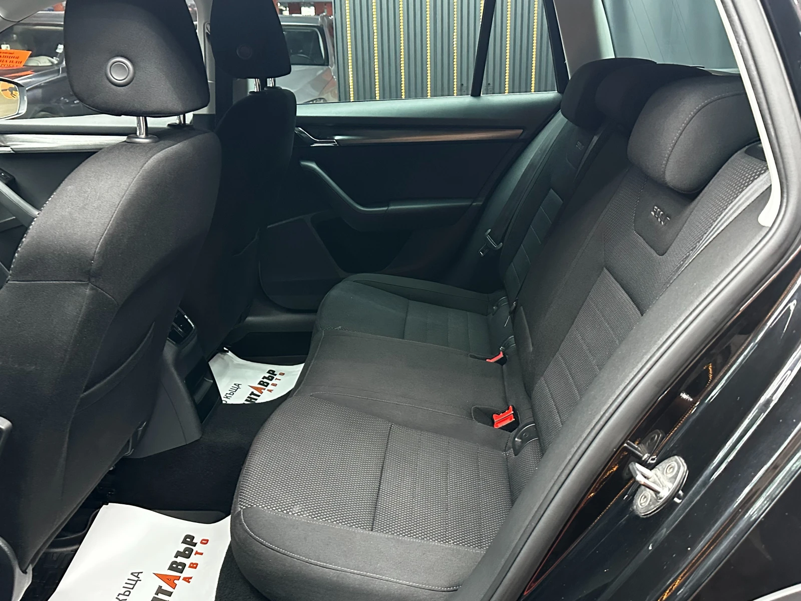 Skoda Octavia Scout 2.0d 184 к.с./4x4/ГАРАНЦИЯ, снимка 9 - Автомобили и джипове - 55888078