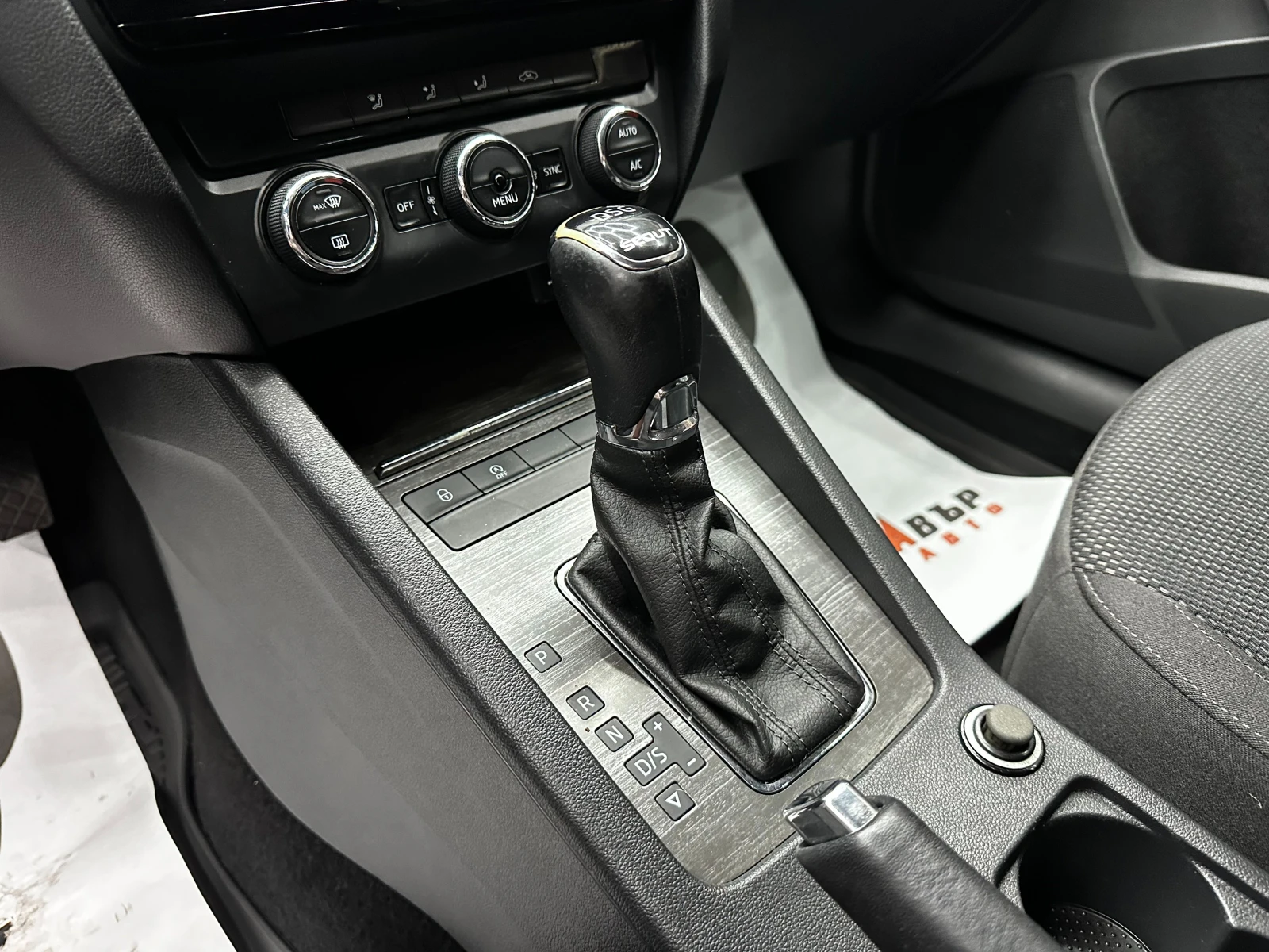 Skoda Octavia Scout 2.0d 184 к.с./4x4/ГАРАНЦИЯ, снимка 11 - Автомобили и джипове - 55888078