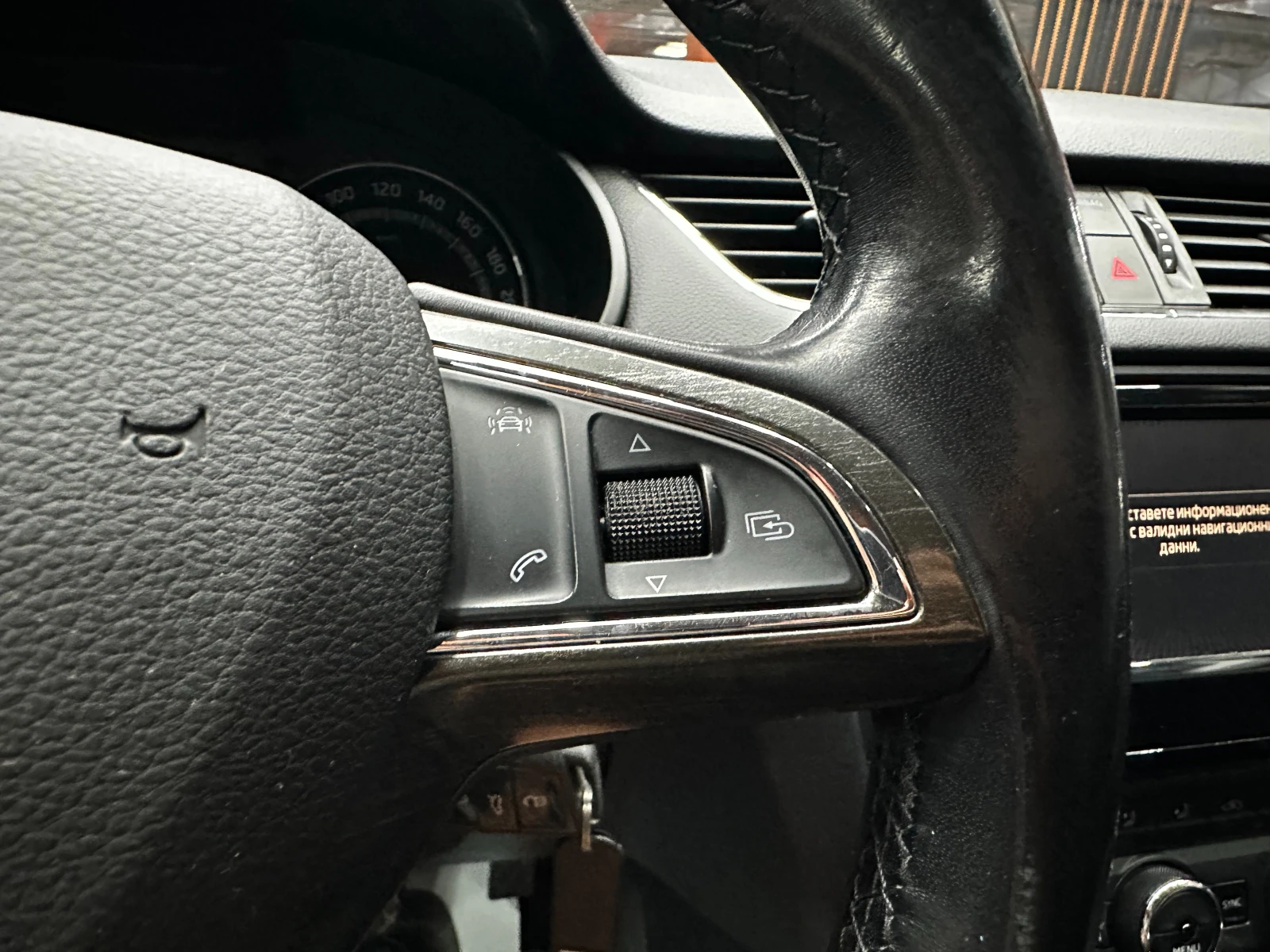 Skoda Octavia Scout 2.0d 184 к.с./4x4/ГАРАНЦИЯ, снимка 15 - Автомобили и джипове - 55888078