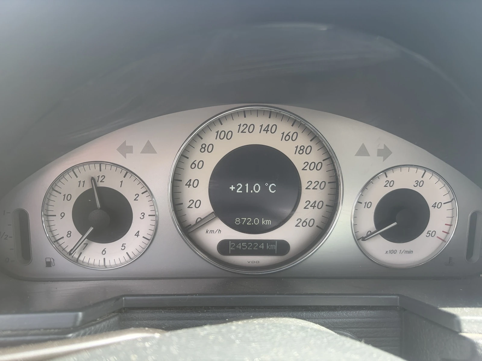 Mercedes-Benz E 270, снимка 11 - Автомобили и джипове - 56576669