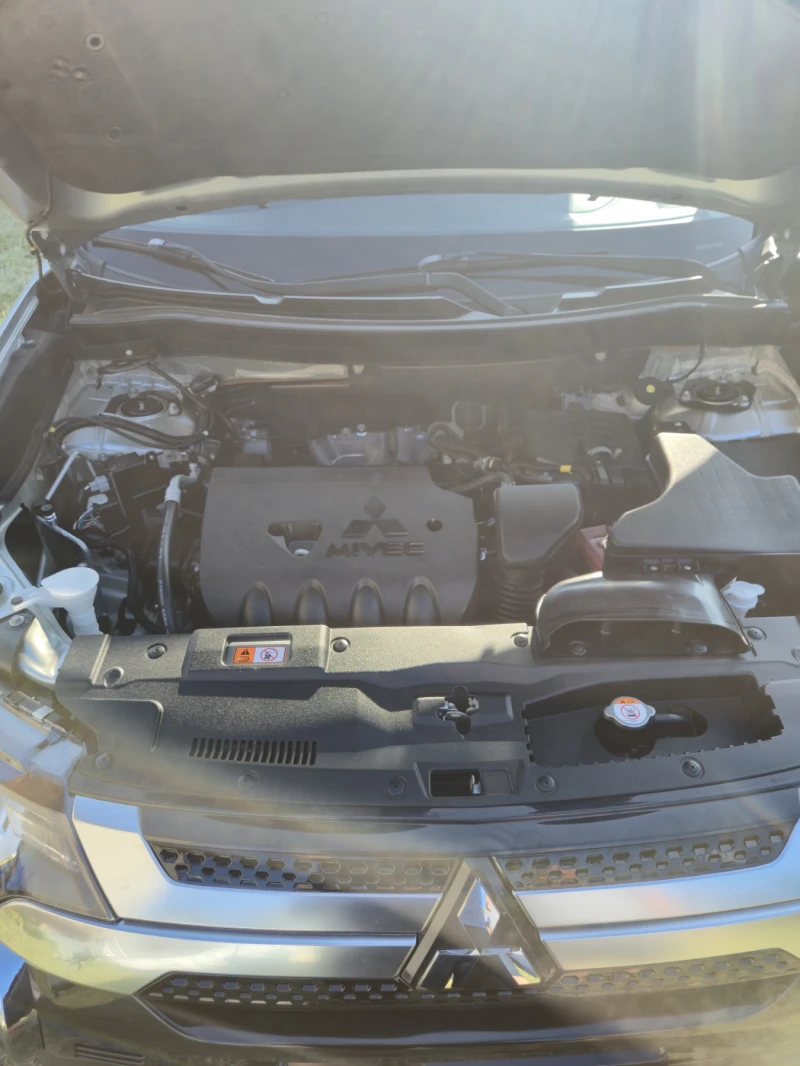 Mitsubishi Outlander 2.4L ES S-AWC, снимка 10 - Автомобили и джипове - 51647788