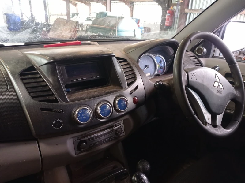Mitsubishi L200, снимка 4 - Автомобили и джипове - 51851837