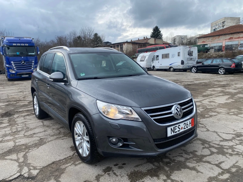 VW Tiguan 2.0TDI AUTO, снимка 2 - Автомобили и джипове - 53373460