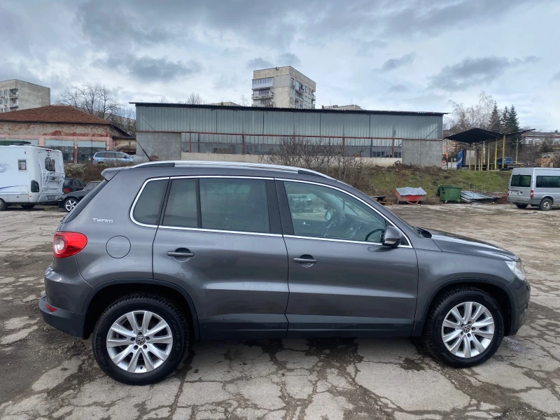 VW Tiguan 2.0TDI AUTO, снимка 3 - Автомобили и джипове - 53373460