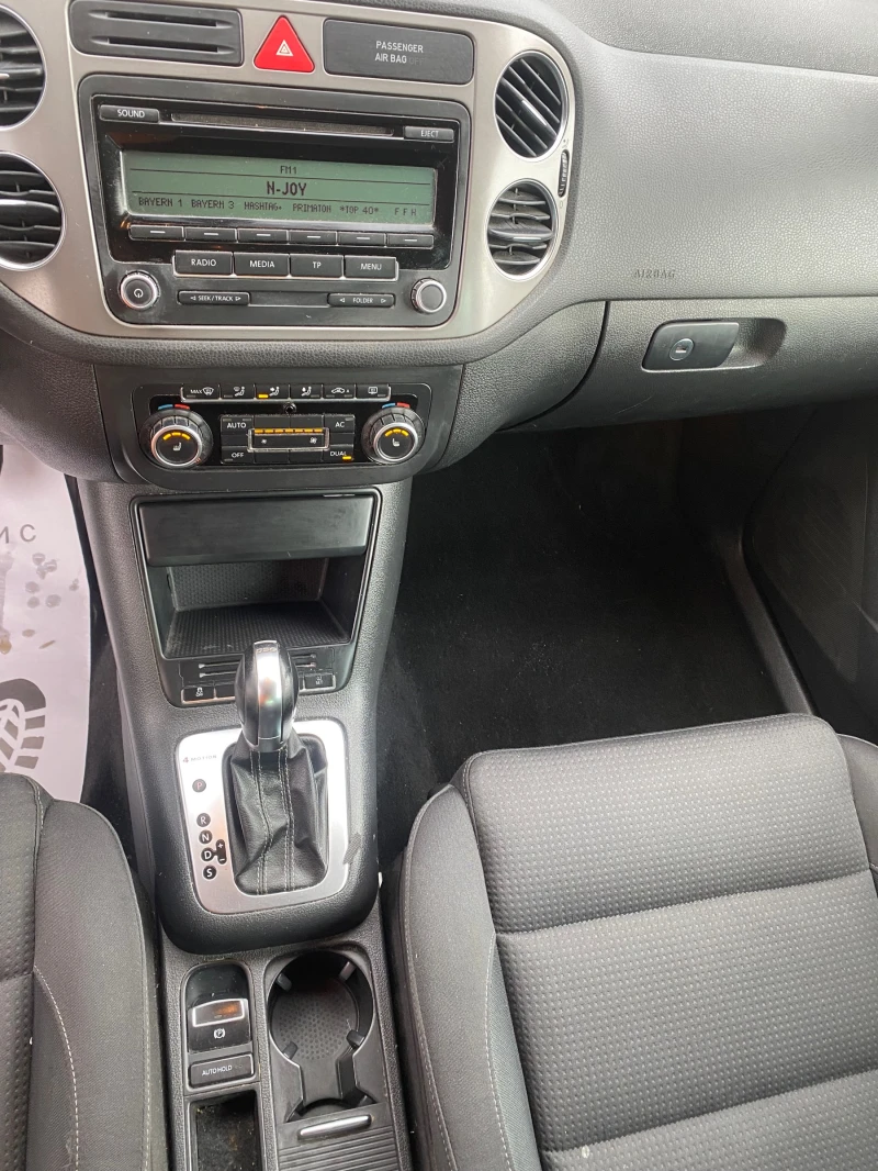 VW Tiguan 2.0TDI AUTO, снимка 12 - Автомобили и джипове - 53373460