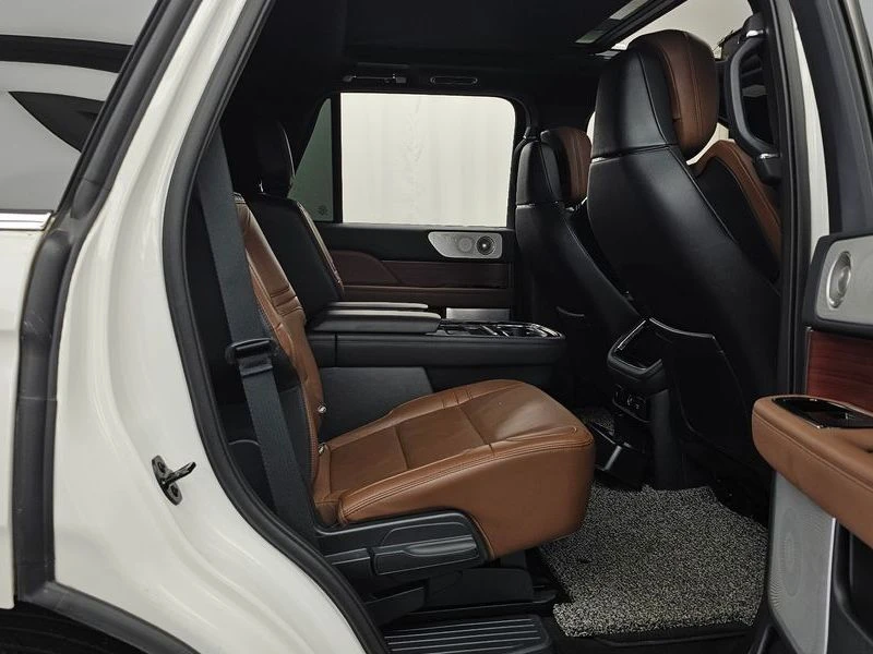 Lincoln Navigator 3.5 T Automatic КРАЙНА ЦЕНА: 47620 EUR !!!РЕАЛНА К, снимка 12 - Автомобили и джипове - 55968526