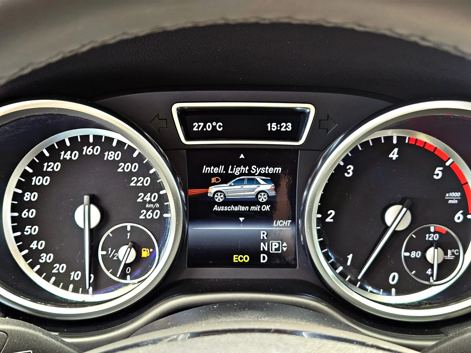 Mercedes-Benz ML 350 AMG/GERMANY/HARMAN/HEAD UP/ПОДГРЕВ/AIRMAT/ПАМЕТ/LI, снимка 9 - Автомобили и джипове - 54234383