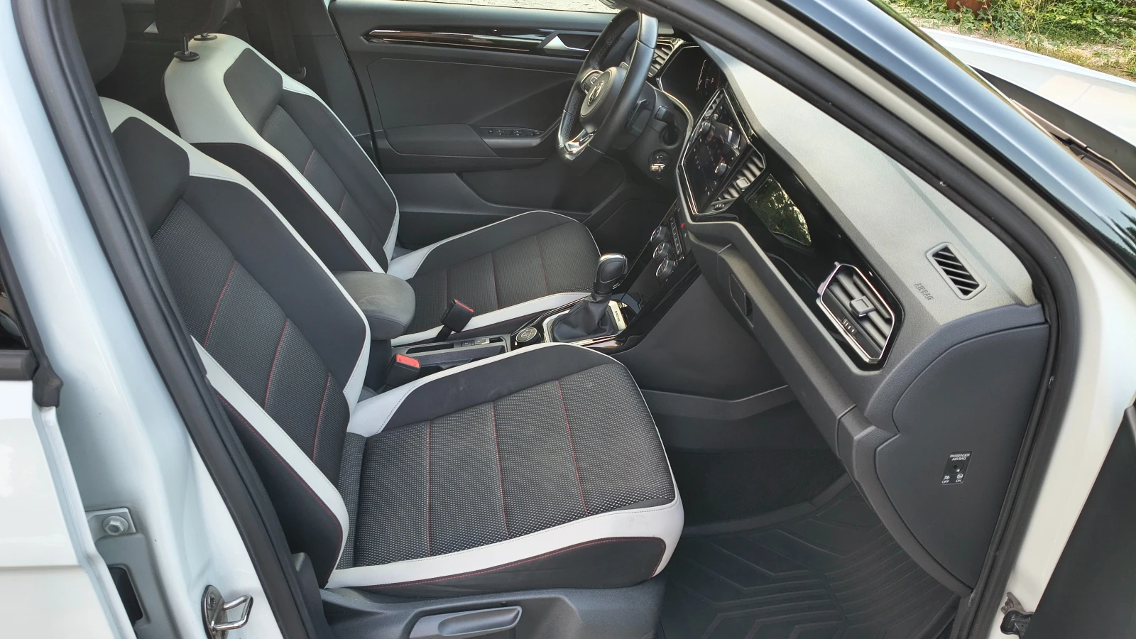 VW T-Roc 2.0-TFSI_4m, снимка 14 - Автомобили и джипове - 55113556