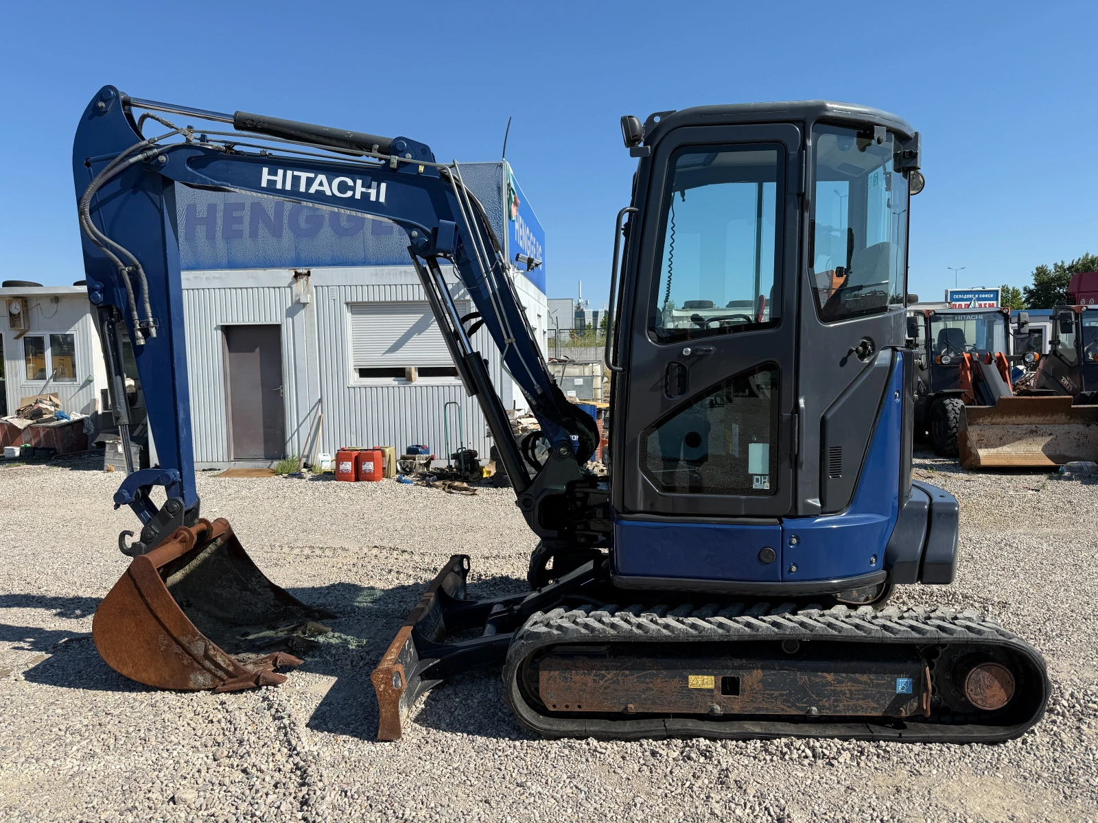 Багер Hitachi ZX 38U-5A