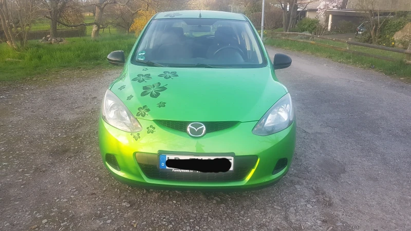 Mazda 2 1.3i, снимка 1 - Автомобили и джипове - 48456584