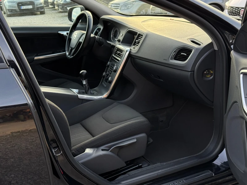 Volvo V60 2.4D5 163к.с * Климатроник* * Италия* , снимка 11 - Автомобили и джипове - 52822470
