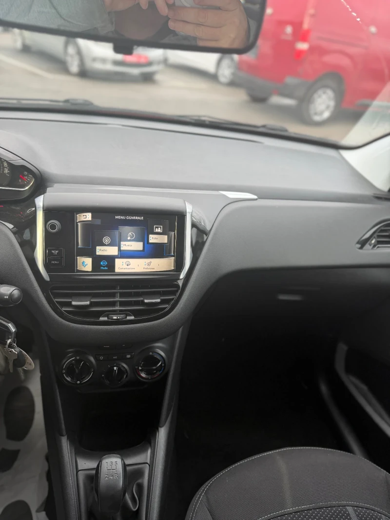 Peugeot 208, снимка 8 - Автомобили и джипове - 53302408