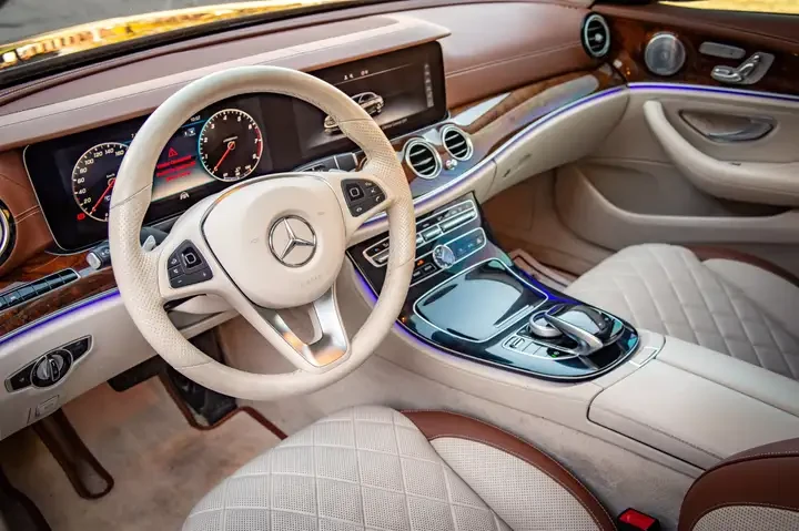 Mercedes-Benz E 400 4MATIC* DESIGNO* BURMESTER* PANO* KEYLESS, снимка 7 - Автомобили и джипове - 53110851