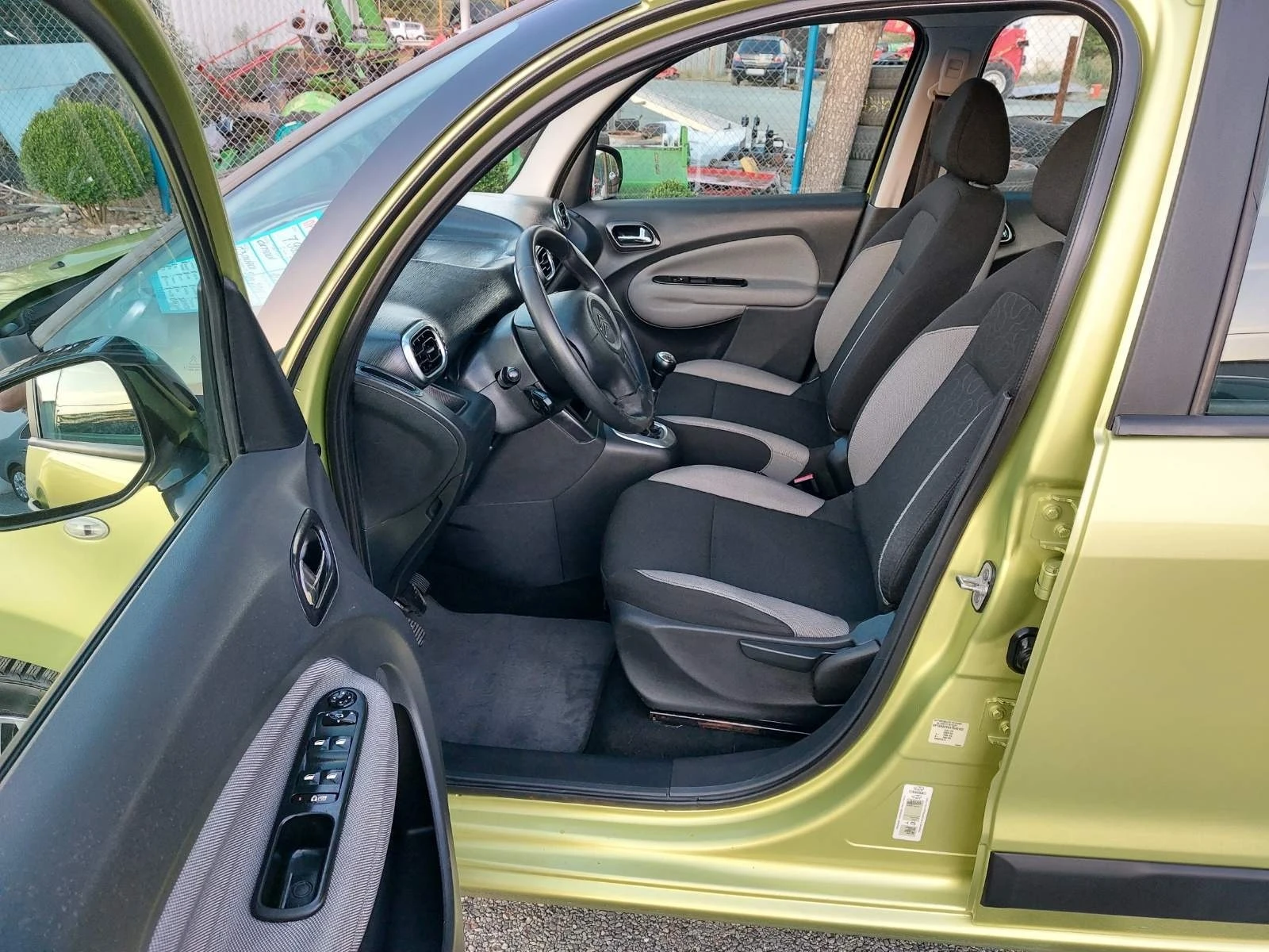 Citroen C3 Picasso 1.4 - изображение 8