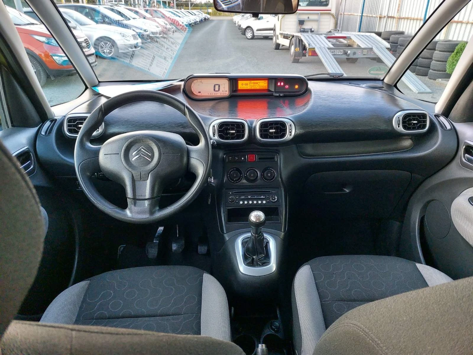 Citroen C3 Picasso 1.4 - изображение 6