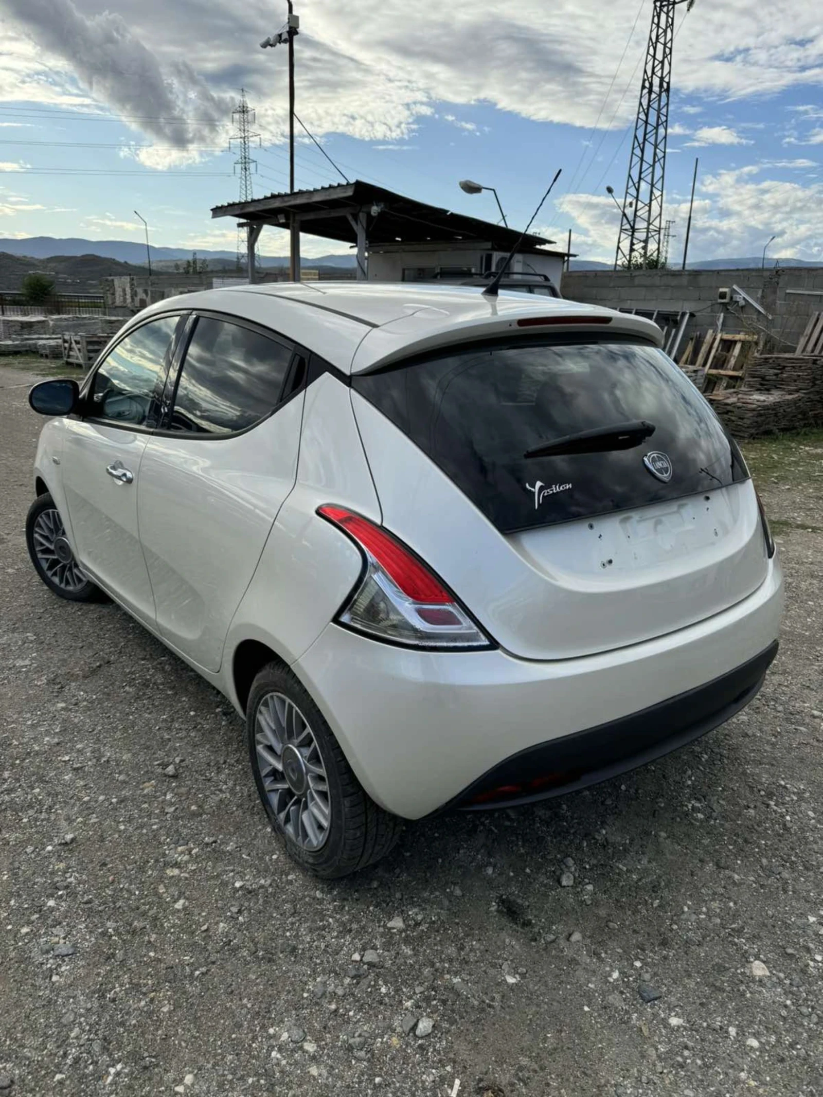 Lancia Ypsilon Automatic  - изображение 4