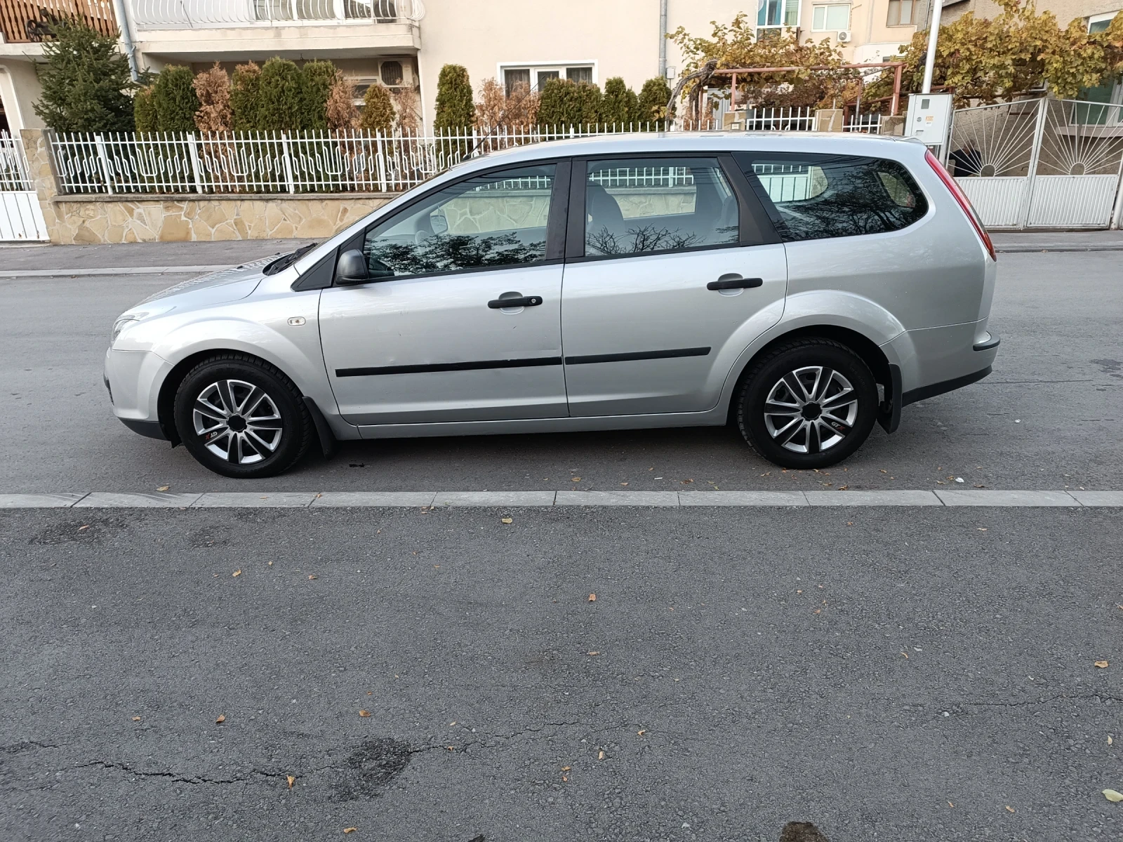 Ford Focus 1.6HDI90к.с.КЛИМА - изображение 7