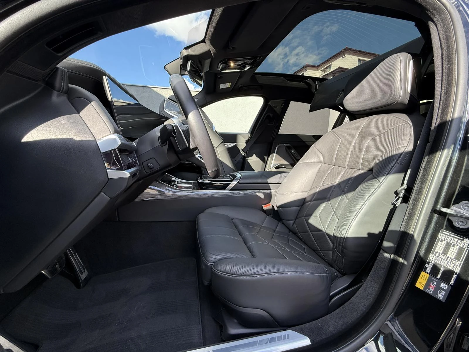 BMW i7 xDrive 60 - изображение 10