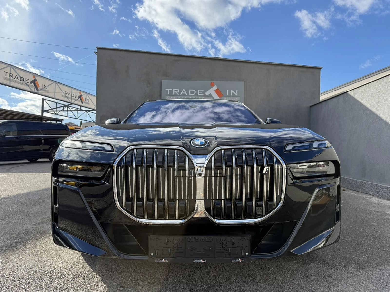 BMW i7 xDrive 60 - изображение 2