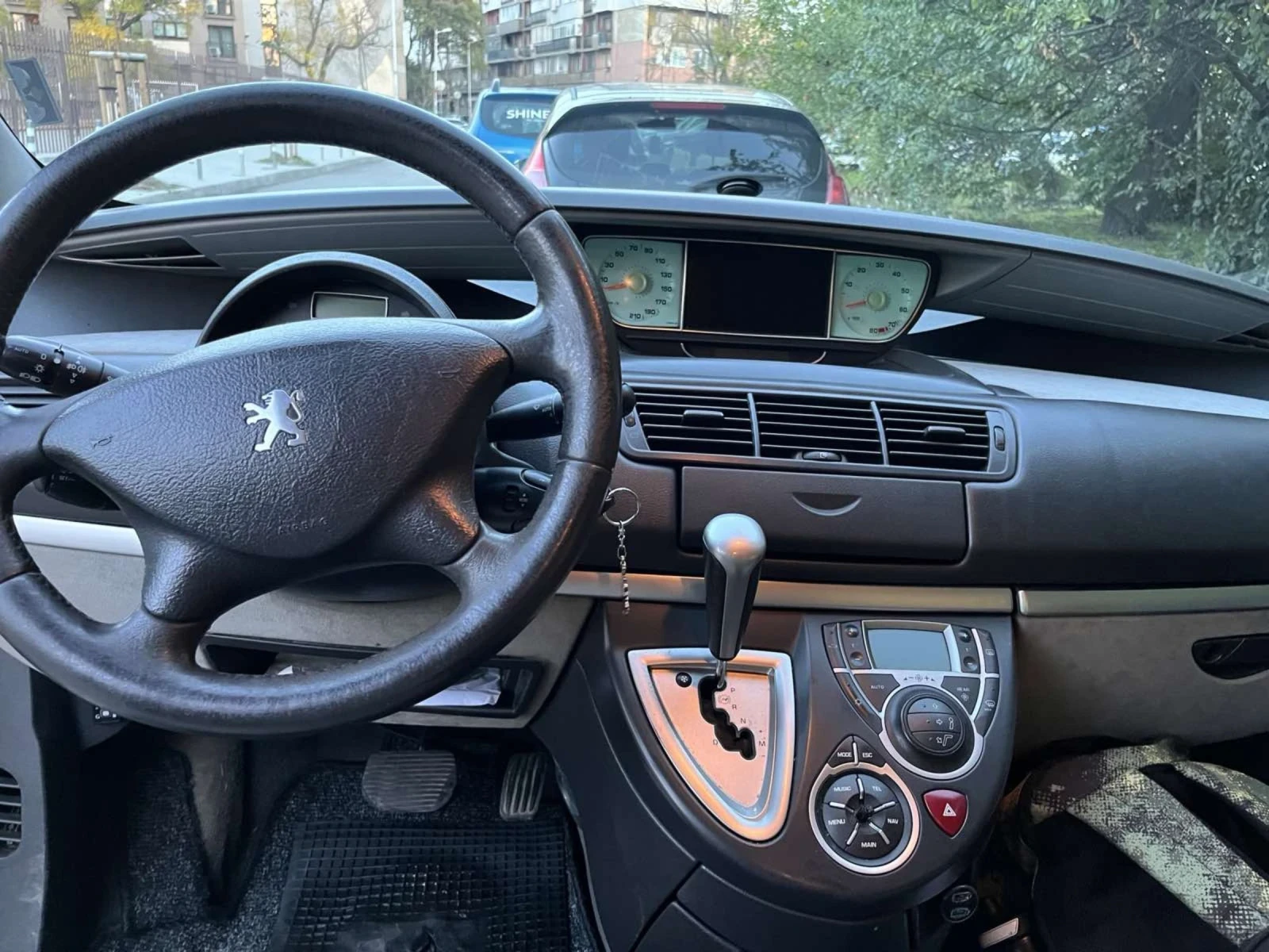 Peugeot 807 V6 - изображение 4