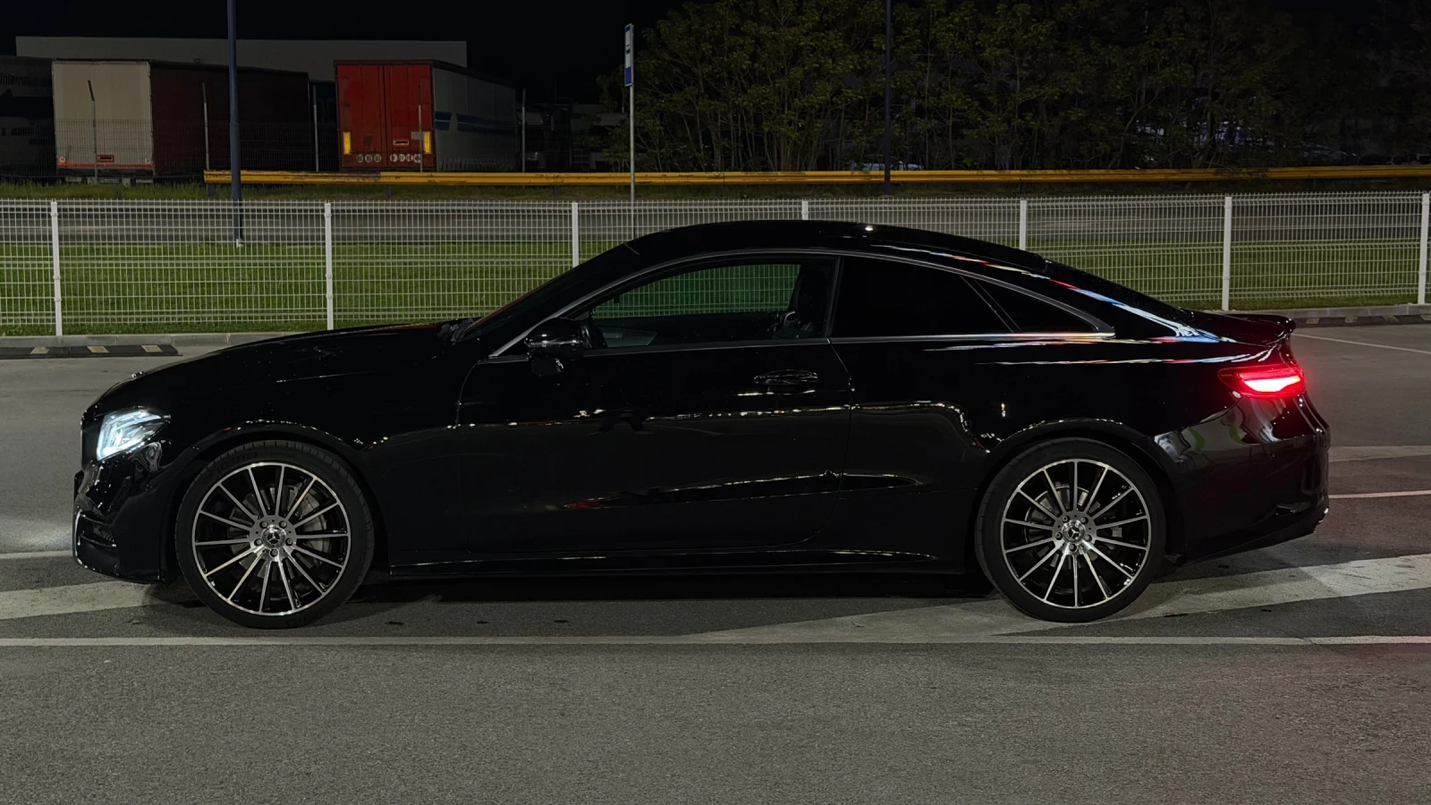 Mercedes-Benz E 220, снимка 2 - Автомобили и джипове - 54347831