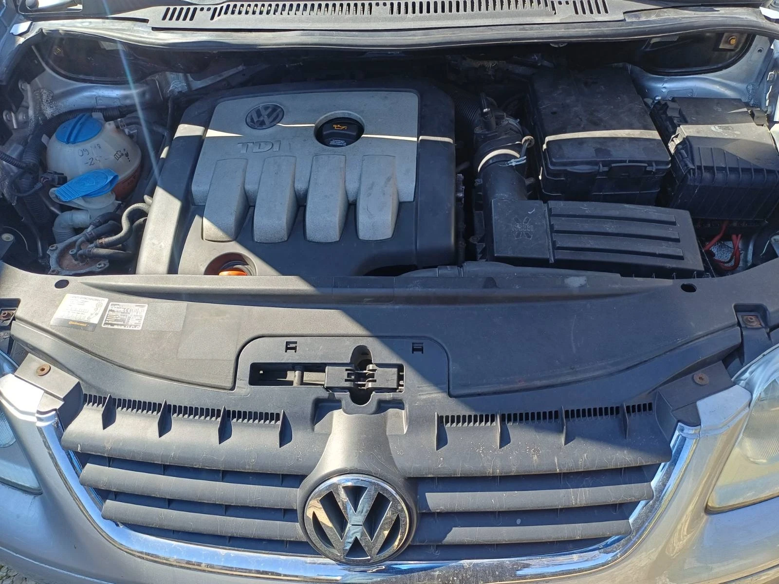 VW Touran, снимка 4 - Автомобили и джипове - 54726138