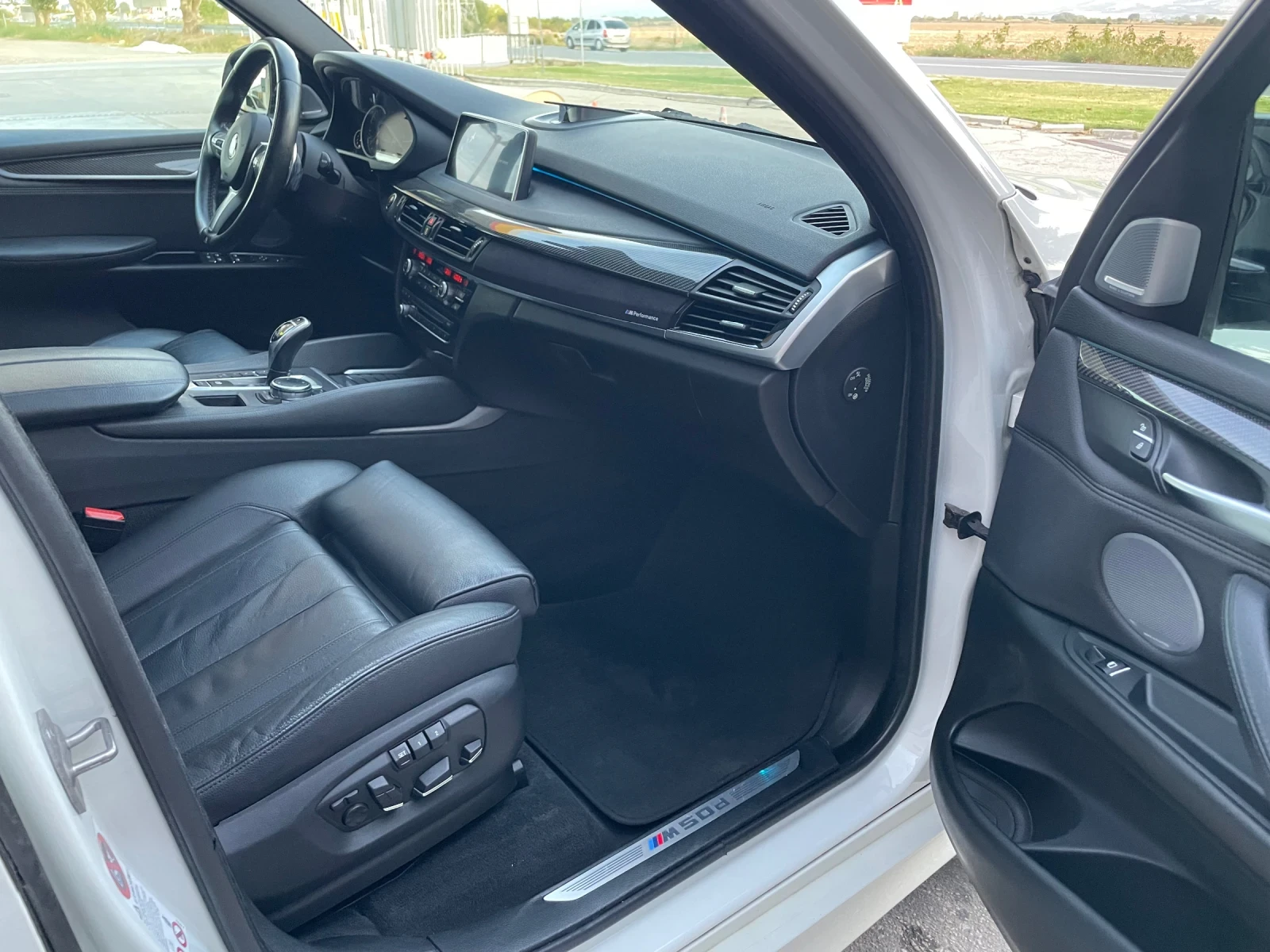 BMW X5 4.0XD-M PACK-SPORT-PANORAMA-360 Cam-Head Up-Вакуум | Mobile.bg — изображение 11