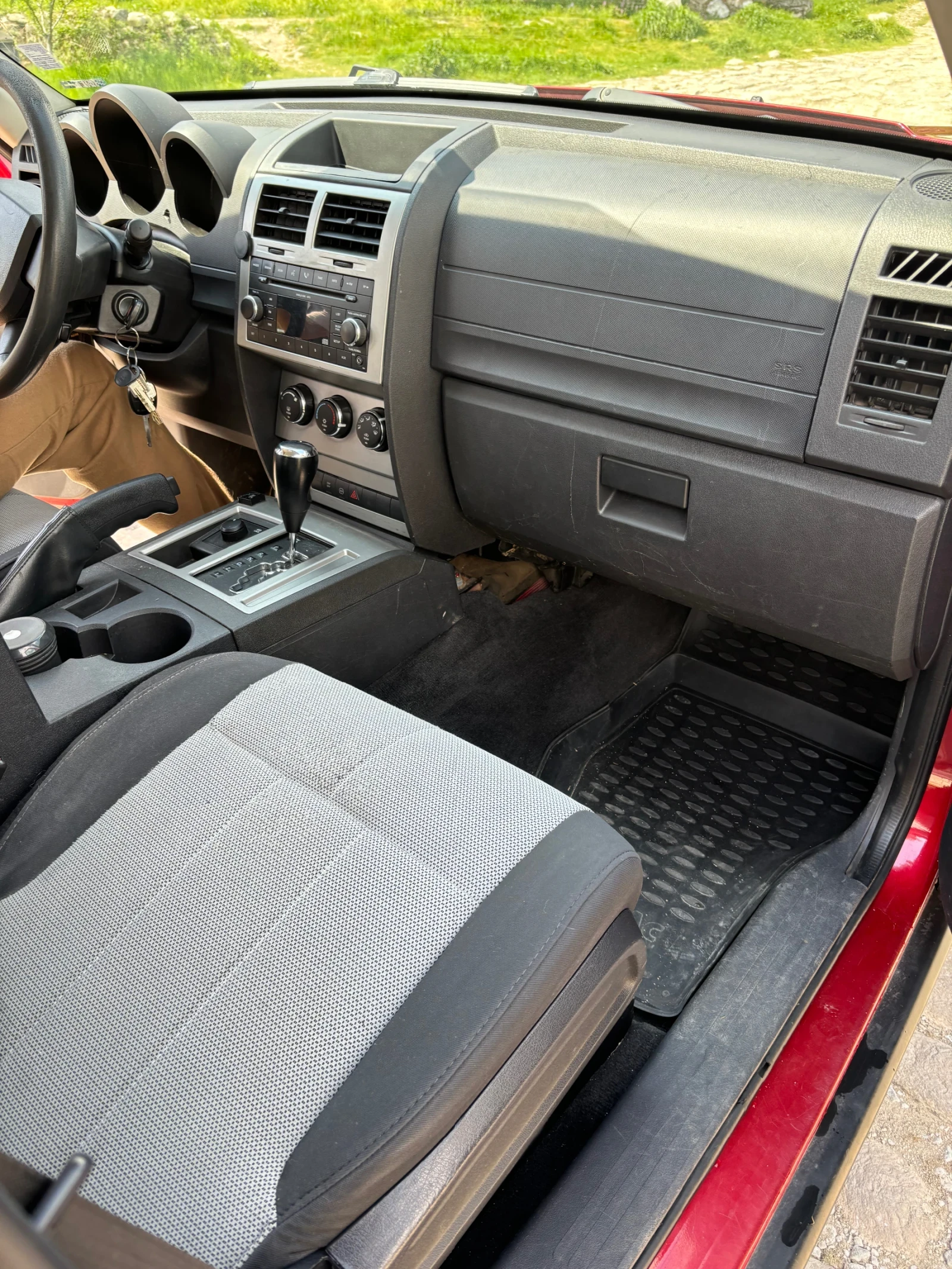 Dodge Nitro, снимка 10 - Автомобили и джипове - 54242032