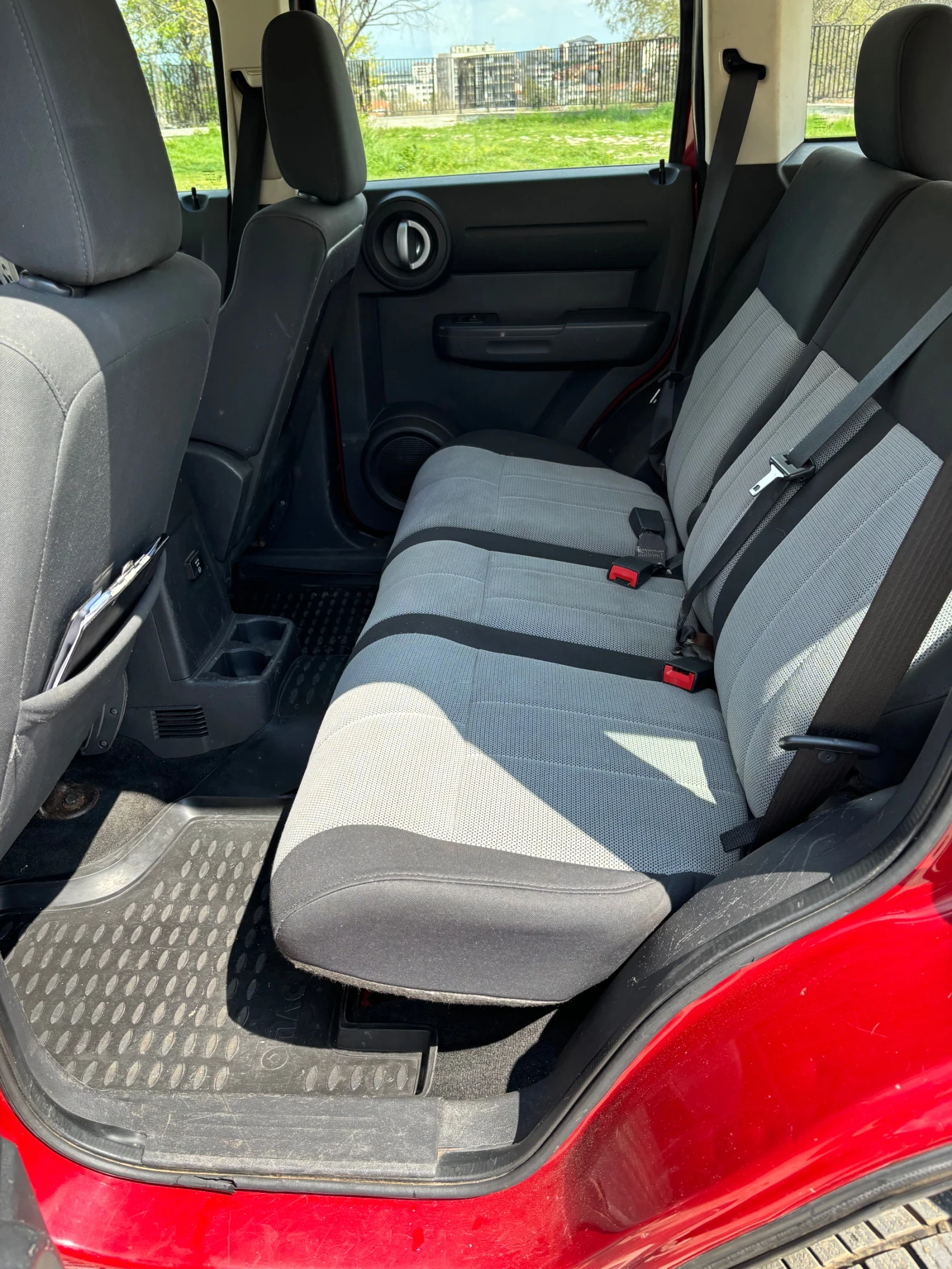 Dodge Nitro, снимка 9 - Автомобили и джипове - 54242032