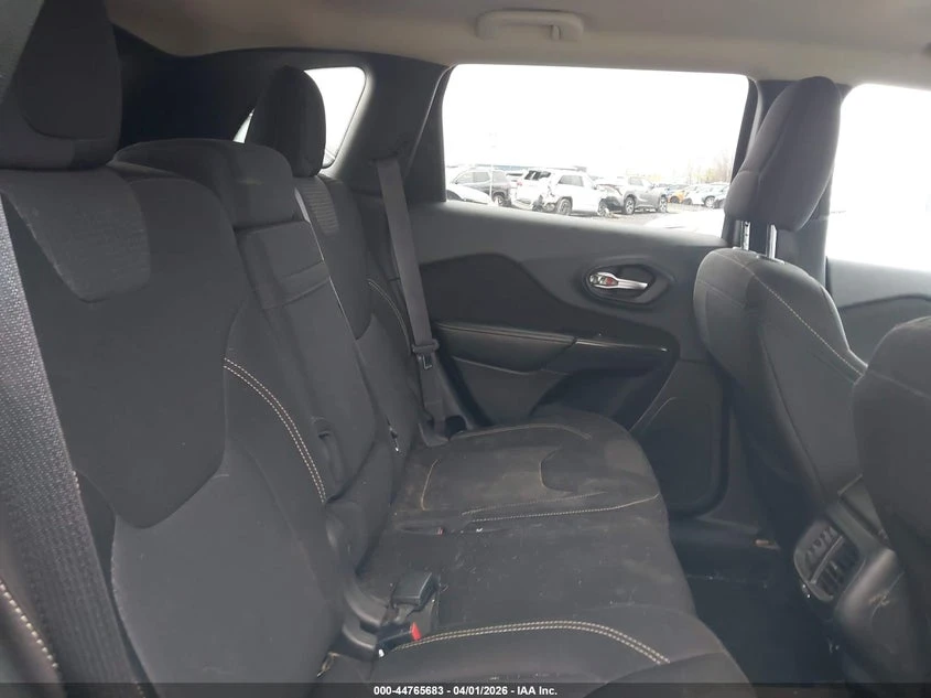 Jeep Cherokee 2.4l Latitude, снимка 8 - Автомобили и джипове - 54278434