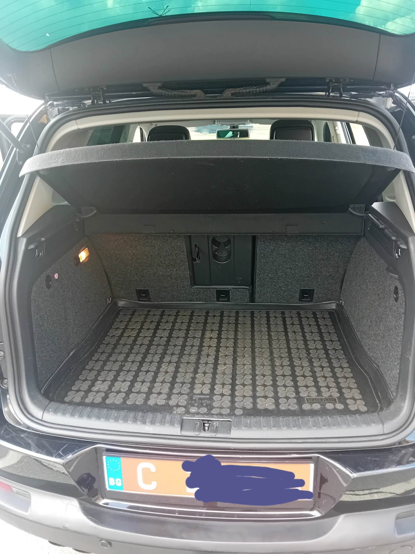 VW Tiguan, снимка 11 - Автомобили и джипове - 54830561
