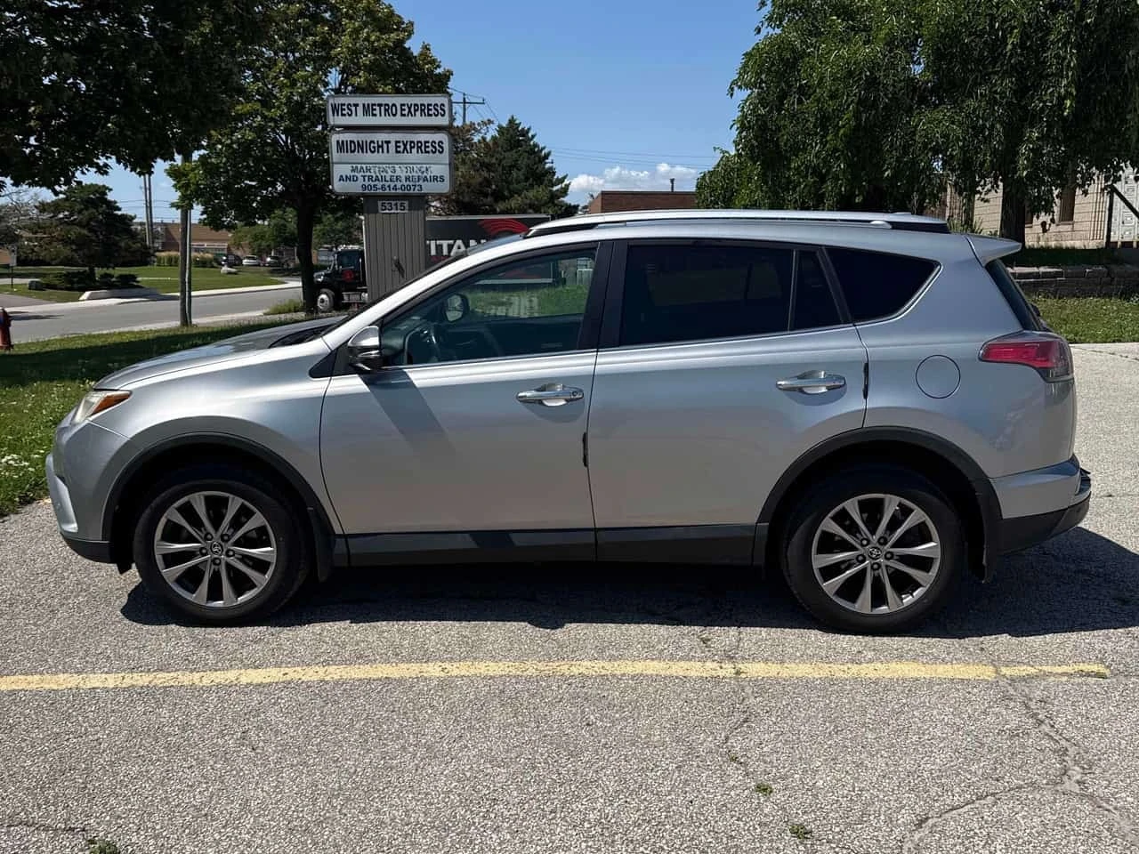 Toyota Rav4 * Limited * АВТОКРЕДИТ БЕЗ ПЪРВОНАЧАЛНА ВНОСКА* , снимка 2 - Автомобили и джипове - 55782670