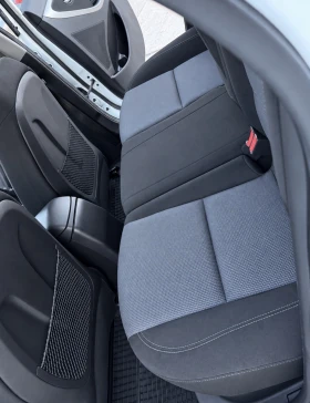 Hyundai I30 1.6CRDI/АВТОМАТ/PREMIUM/РЕАЛЕН ПРОБЕГ | Auto.bg — изображение 12