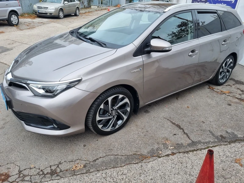 Toyota Auris Hybrid, снимка 11 - Автомобили и джипове - 47990249