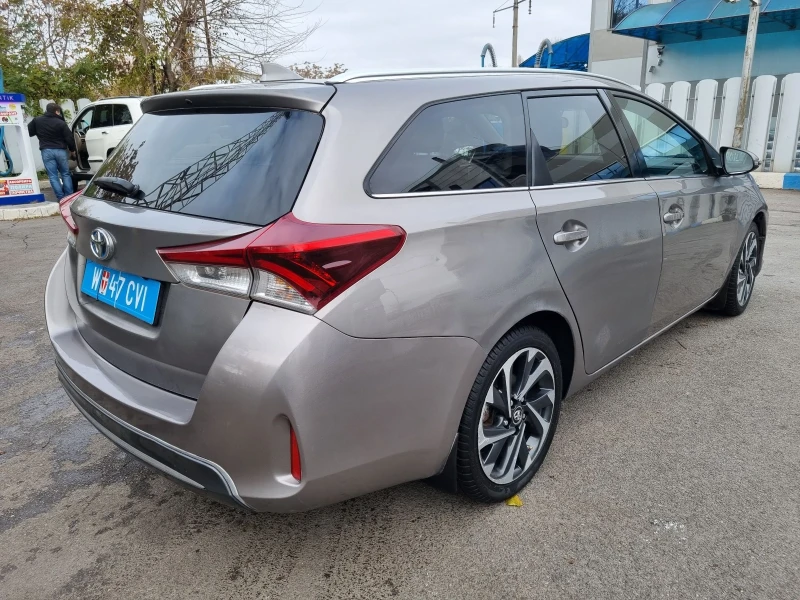 Toyota Auris Hybrid, снимка 3 - Автомобили и джипове - 47990249