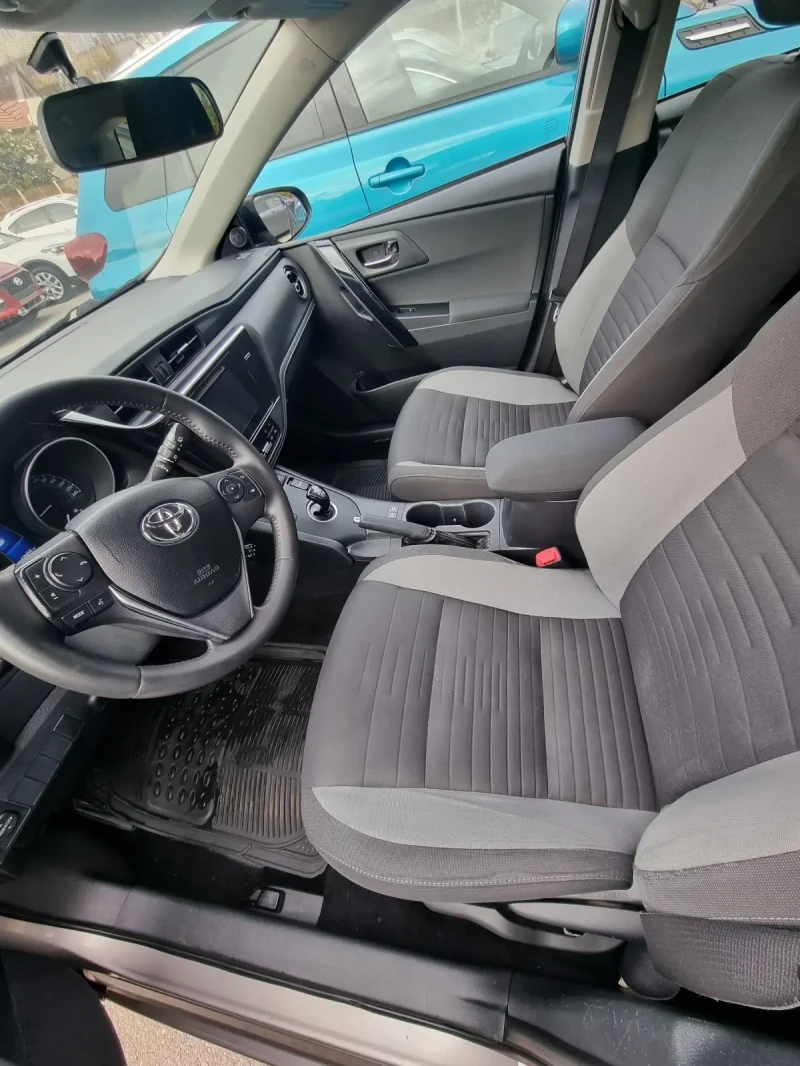 Toyota Auris Hybrid, снимка 7 - Автомобили и джипове - 47990249