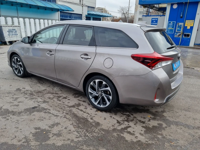 Toyota Auris Hybrid, снимка 6 - Автомобили и джипове - 47990249