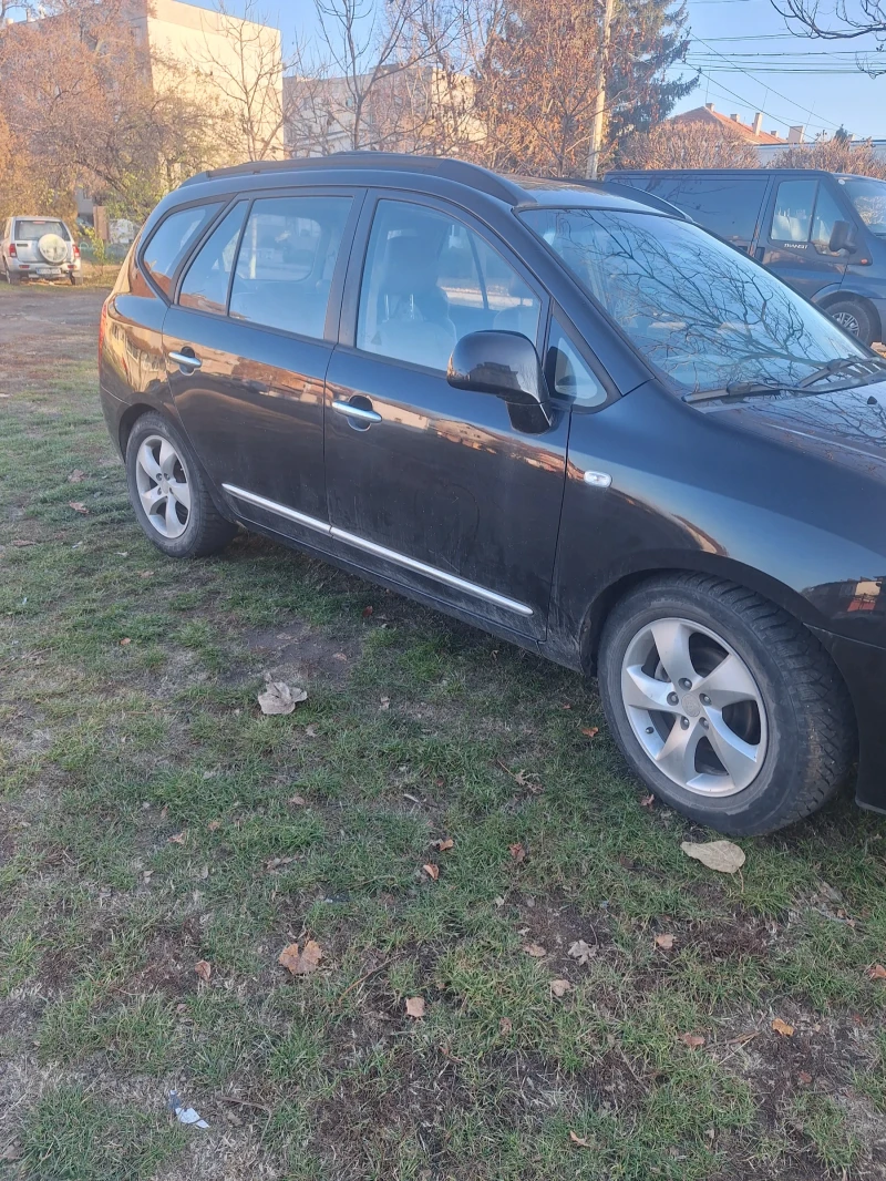 Kia Carens, снимка 2 - Автомобили и джипове - 48000781