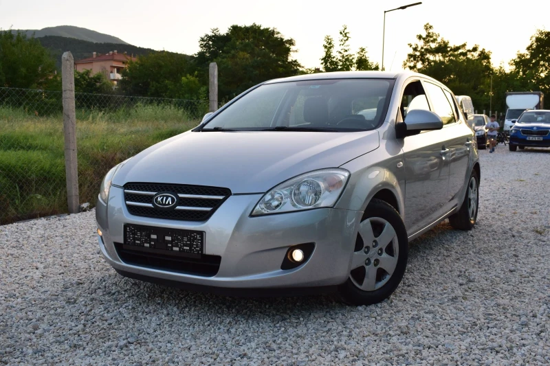 Kia Ceed 1.6i, снимка 10 - Автомобили и джипове - 48824759