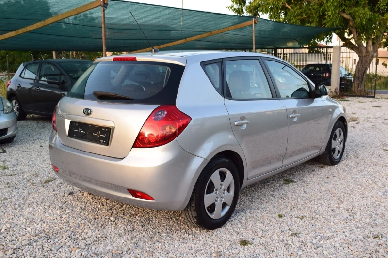 Kia Ceed 1.6i, снимка 8 - Автомобили и джипове - 48824759