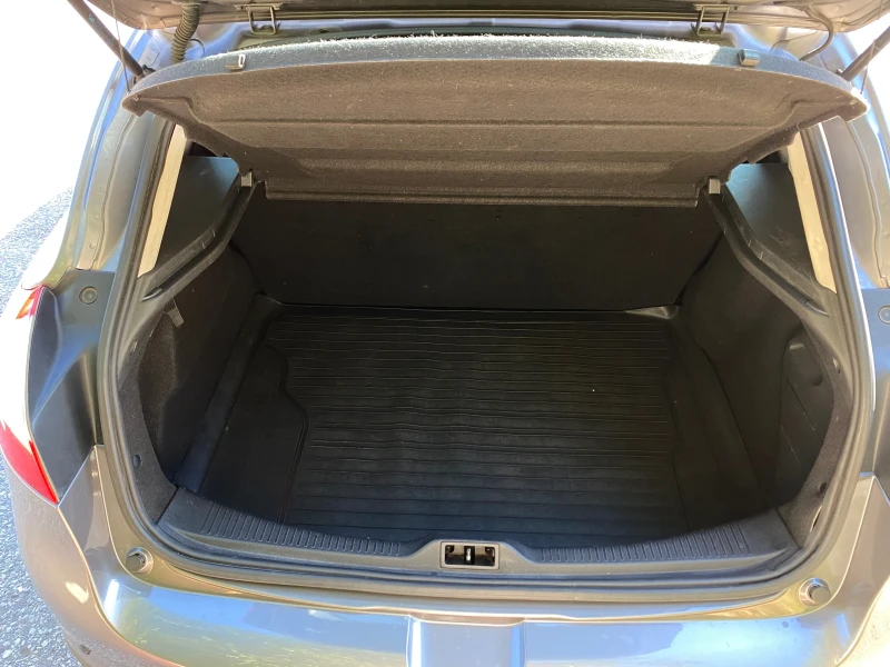 Renault Megane III, снимка 4 - Автомобили и джипове - 52643911