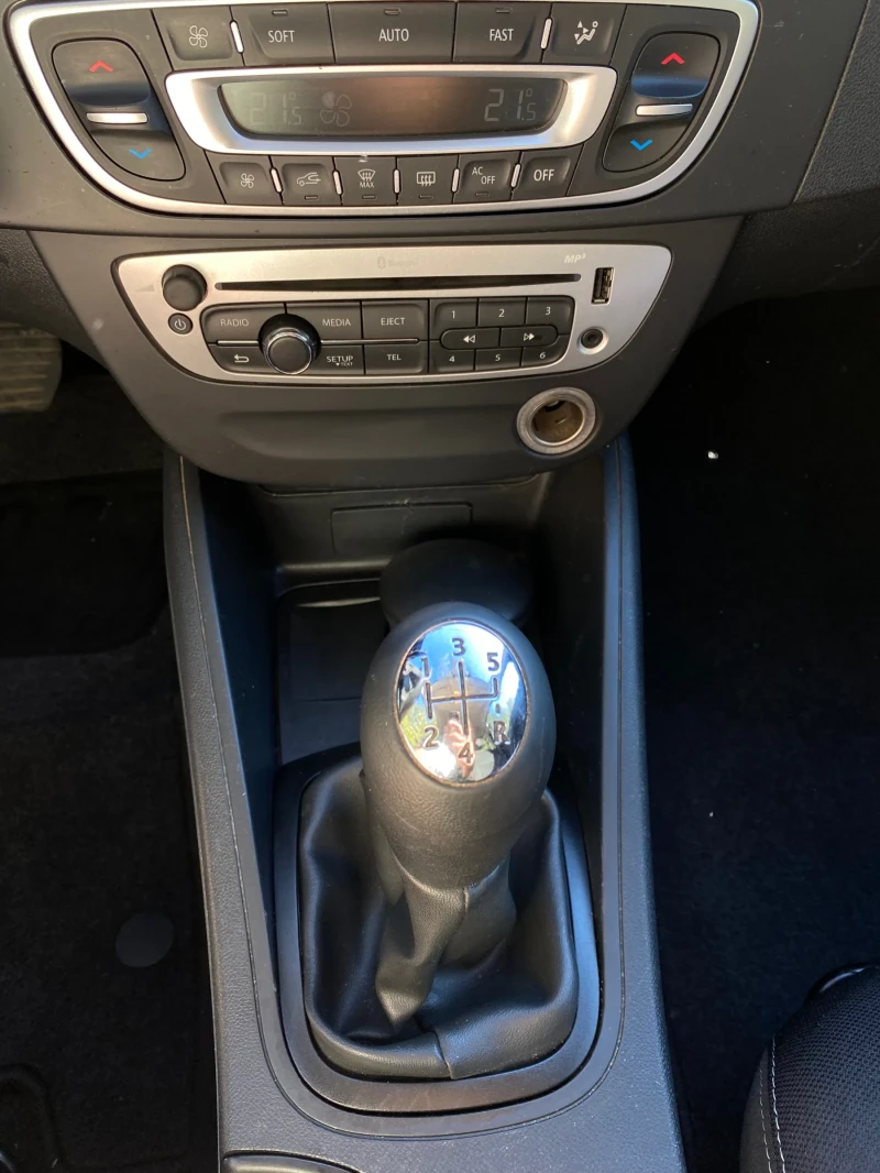 Renault Megane III, снимка 10 - Автомобили и джипове - 52643911