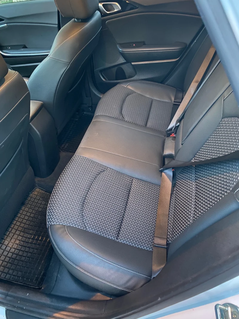 Kia Ceed 1.6 MILD HIBRID, снимка 11 - Автомобили и джипове - 52550544