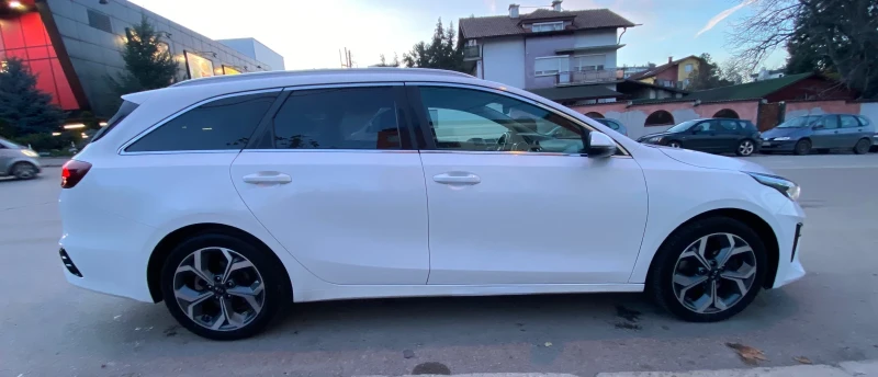 Kia Ceed 1.6 MILD HIBRID, снимка 4 - Автомобили и джипове - 52550544