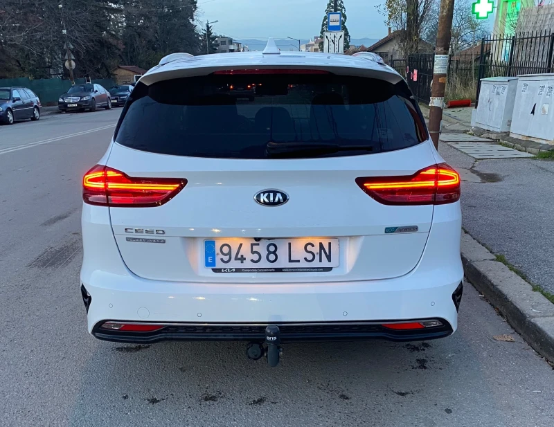 Kia Ceed 1.6 MILD HIBRID, снимка 6 - Автомобили и джипове - 52550544