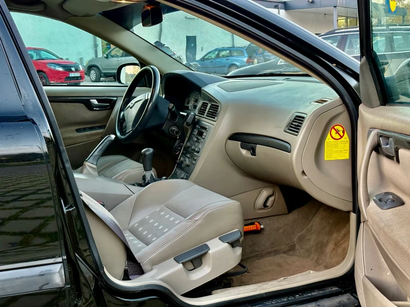 Volvo S60 2.4i, снимка 5 - Автомобили и джипове - 52675855
